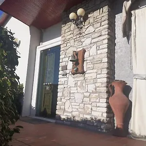 https://villa-lucca.it-tuscanyhotel.com